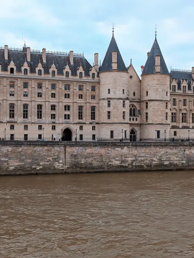 Île de la Cité, entre Histoire et légendes